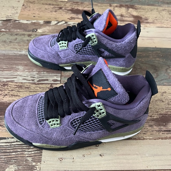 Air Jordan 4 Retro Sneakers - Picture 4 of 8